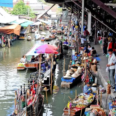 Damnoen-saduak-Floating-Market-5.webp